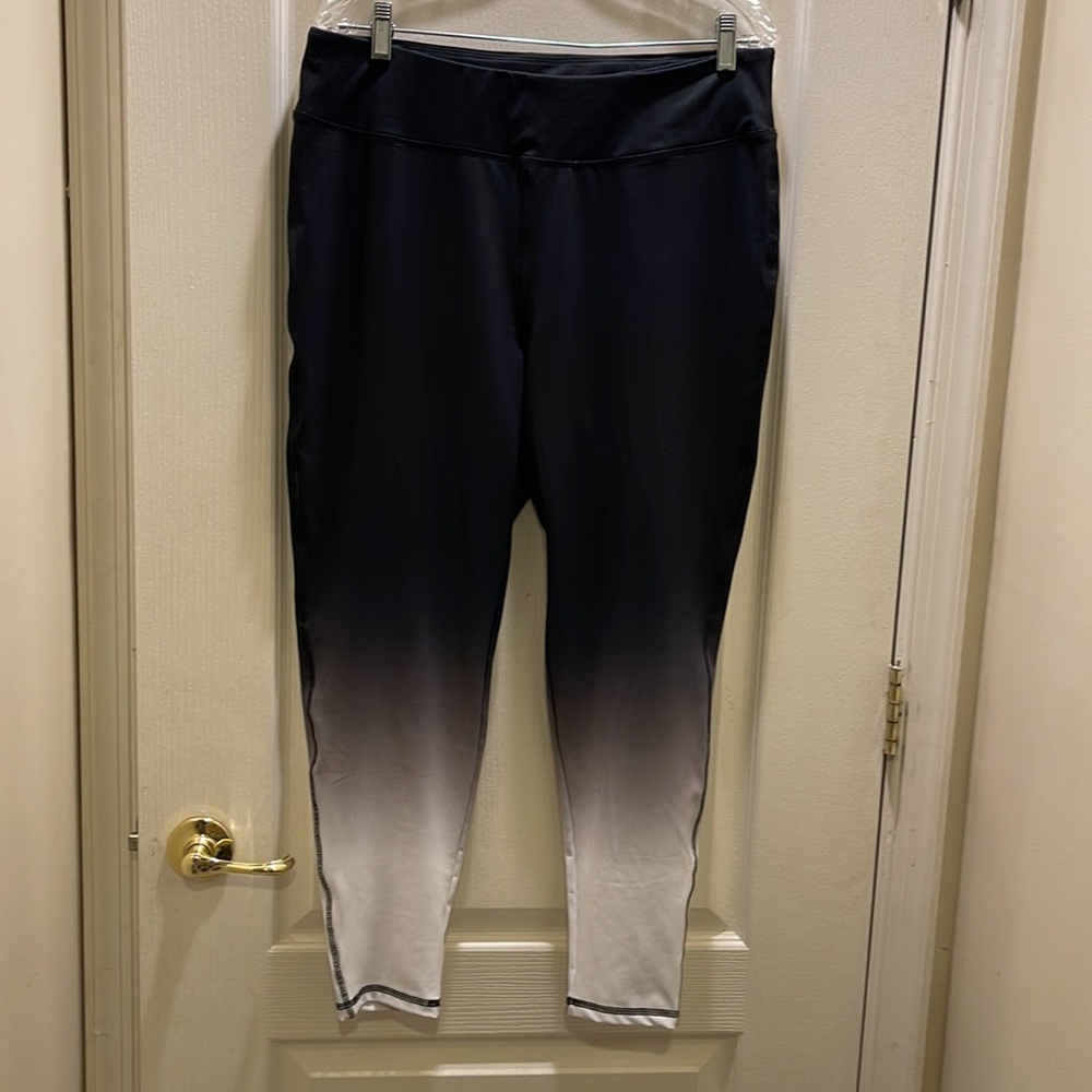 AVE LEISURE Color Block Leggings.